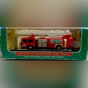 VINTAGE 1999 MINT HESS MINIATURE FIRE TRUCK LADDER ON STAND COLLECTIBLE NIB
